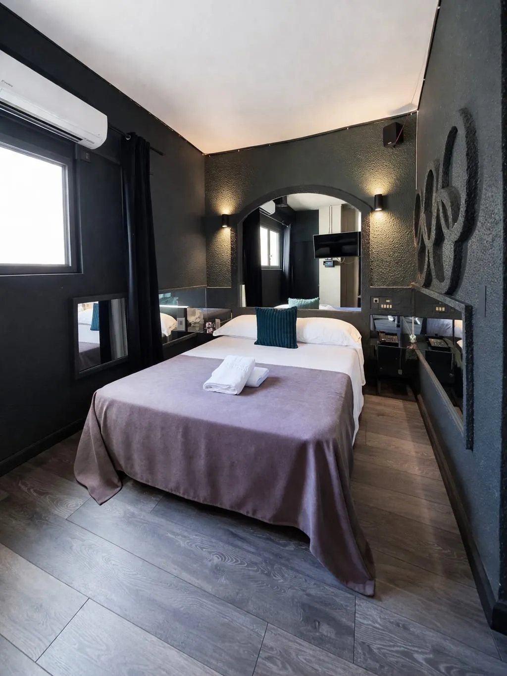 Suite 12
